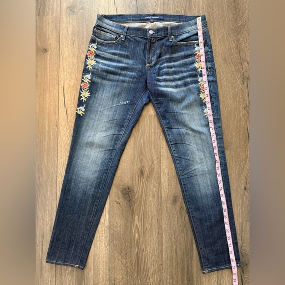 Driftwood Jeans with Floral Detail Size 30 - Picture 10 of 12
